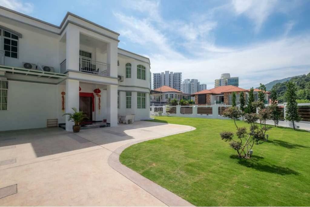فيلا 6, Persiaran Tanjung Bunga 3 باتو فيرينغي المظهر الخارجي الصورة