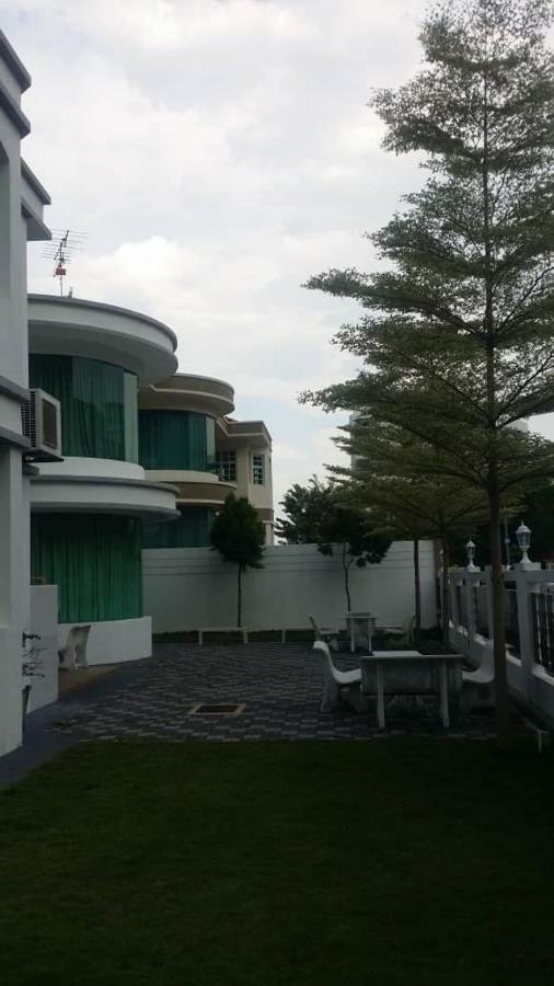 فيلا 6, Persiaran Tanjung Bunga 3 باتو فيرينغي المظهر الخارجي الصورة