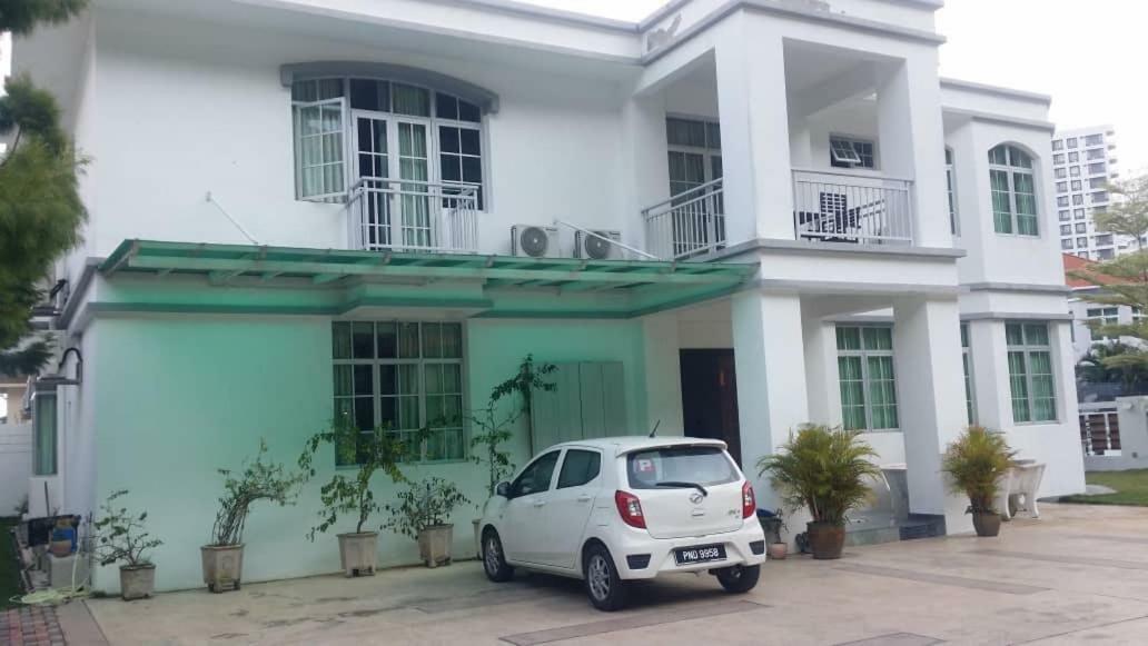 فيلا 6, Persiaran Tanjung Bunga 3 باتو فيرينغي المظهر الخارجي الصورة